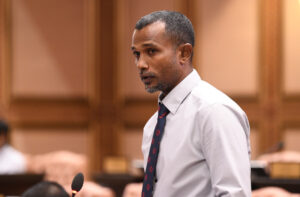 ޝަރީޢަތް ކުރަންވާނީ އިންސާފުން، ފްލެޓަކަށް ނޫން: ޓޮމް