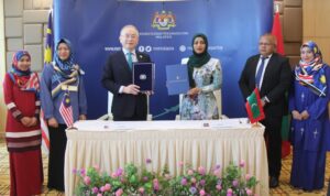 މެލޭޝިއާގައި ރާއްޖޭގެ ޑްރައިވިން ލައިސަންސް ބޭނުންކުރެވޭ ގޮތް ހަދައިފި