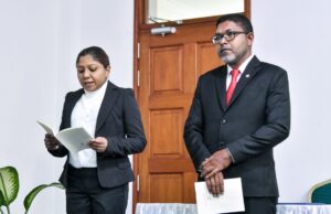 ހައިކޯޓުގެ ފަނޑިޔާރުކަމުގެ ހުވާ ދެ ބޭފުޅަކު ކުރައްވައިފި