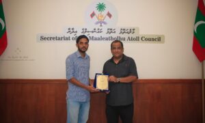 ގދ. އަތޮޅު ކައުންސިލްގެ ޓީމެއް ތަޖުރިބާ ދަތުރެއްގައި މާލެ އަތޮޅުގައި