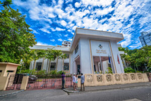 އެއްޖިންސުން ގުޅުން ހިންގިކަމުގެ ތުހުމަތުގައި މަޖިލިސް އިދާރާގެ މުވައްޒަފަކު ސަސްޕެންޑްކޮށްފި