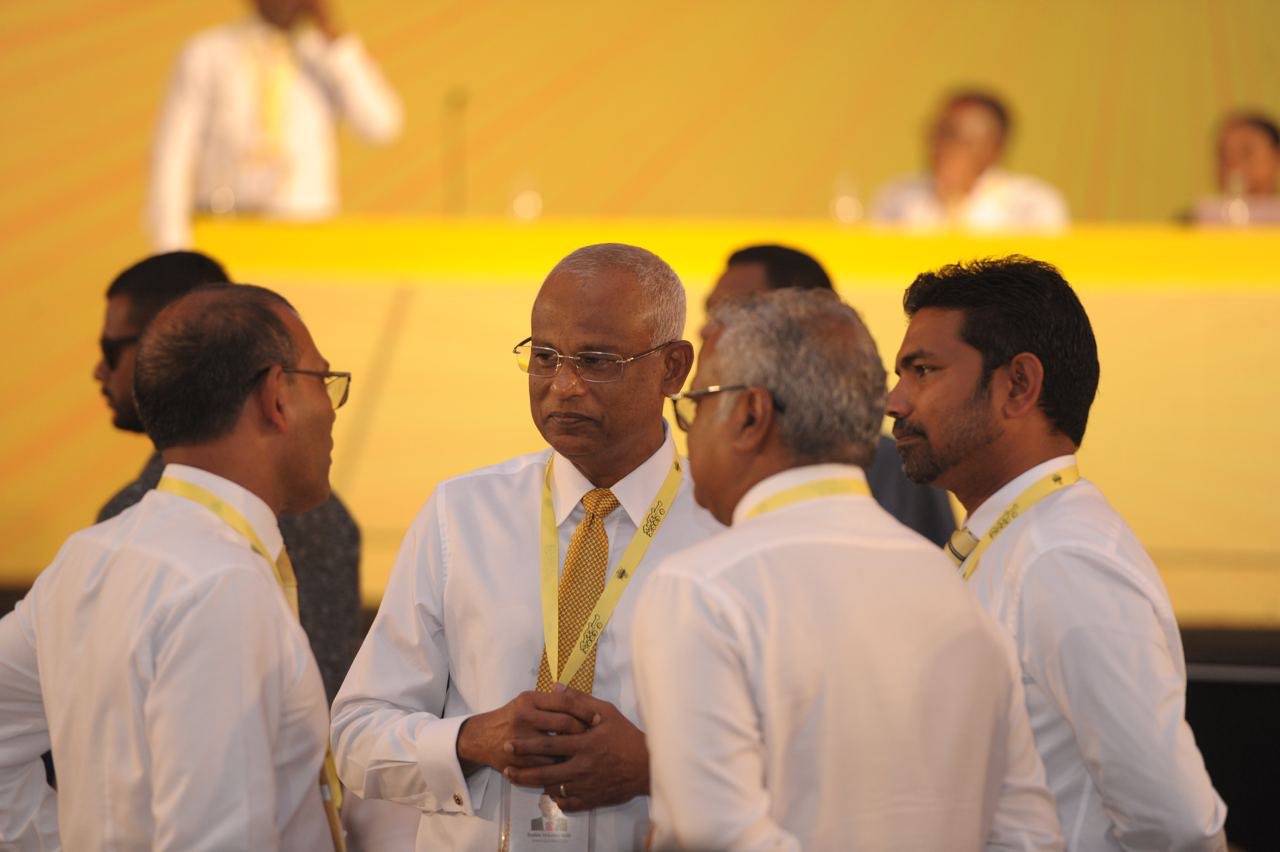 ނަޝީދު ފެކްޝަނުން ބުނަނީ ގަރާރު ނަގަން ނުނިންމާ ކަމަށް!