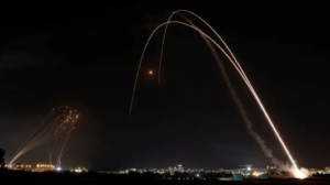 އިސްރާއީލްގެ އުދުވާންއާއި ދެކޮޅަށް ގާޒާއިން އިސްރާއީލަށް ވަރުގަދަ ރޮކެޓް ހަމަލާތަކެއް ދީފި