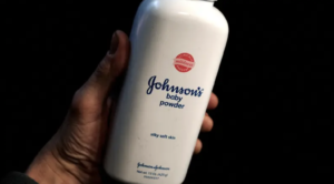 ޖޯންސަން އެންޑް ޖޯންސަންގެ މަޝްހޫރު ބޭބީ ޕައުޑަރ އުފެއްދުން ވިއްކުން ހުއްޓާލަނީ