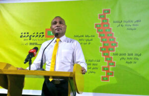 އަލަމްގިރިއާއެކު ޤުރުއާނާ ބެހޭ މަރުކަޒުގެ މުޝީރުވެސް ގުޅުންހިންގާކަމަށް ތުހުމަތުކުރެވޭ ވީޑިއޯއެއް!