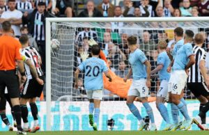 ނިއުކާސެލްއިން ޗެމްޕިއަން ސިޓީއަށް މޮޅުވިޔަ ނުދީ ހިފަހައްޓައިފި