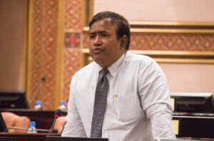 މެމްބަރުންގެ މުސާރައާއި އިނާޔަތް ބޮޑުވެގެން ރައްޔިތުން ނޫޅޭ: ޣަފޫރު