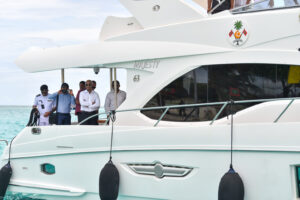 ރައީސްގެ ލޯންޗުކޮޅު ދުއްވަން ކެޕްޓުން ހޯދަނީ