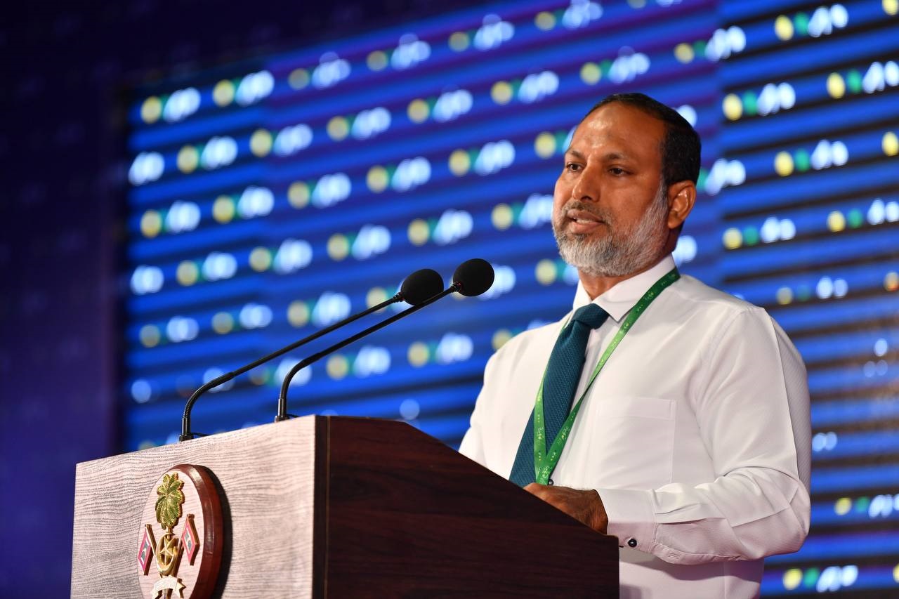 ލާމަރުކަޒީ ސިޔާސަތު ފަހަތައް ޖައްސާލުމަށް ދެން ފުރުސަތު ދީގެން ނުވާނެ: އިމްރާން