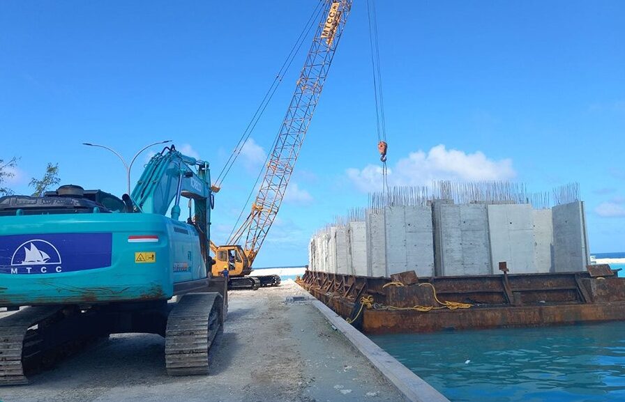 މާކުރަތު ބަނދަރު މަޝްރޫޢު: ބޮޑުހިލައިގެ ފުރަތަމަ ޝިޕްމަންޓް ސައިޓަށް ގެންގޮސްފި