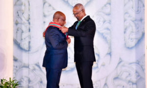 ޚާރިޖީ ޚިދުމަތުގެ އެންމެ މަތިވެރި ޝަރަފު ދެ ބޭފުޅަކަށް އެރުވުމަށް ރައީސް ނިންމަވައިފި