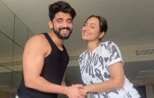 ސޮނާކްޝީ ލޯބިވެރިޔާ އާއެކުގައި ލަވައަކުން!