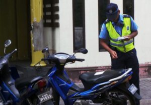 25،000 ޕާރކިންގް ވަޔަލޭޝަން ސްޓިކަރ ޗާޕްކޮށްދޭނެ ފަރާތެއް ހޯދަނީ