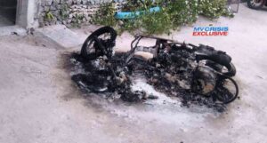 މުލަކުގައި ފުލުހެއްގެ ސައިކަލުގައި ރޯކޮށްލައިފި