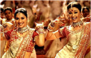 "ޑޯލަރޭ" ލަވައިގައި މާ ބަރު ކަންފަތުލާ އެއްޗެއް ލުމުގެ ސަބަބުން އައިޝްވާރިޔާގެ ކަންފަތް އިރައިގެން ދިޔަ!