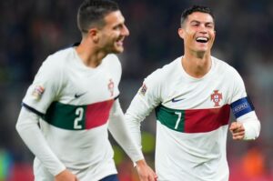 ޗެކް ރިޕަބްލިކް ބަލިކޮށް ޕޯޗުގަލް ފައިނަލާ ގާތަށް