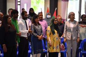 އިސްރަށްވެހިންގެ ޙަފްލާ ރައީސްގެ އަނބިކަނބަލުން ޝަރަފުވެރިކޮށްދެއްވައިފި