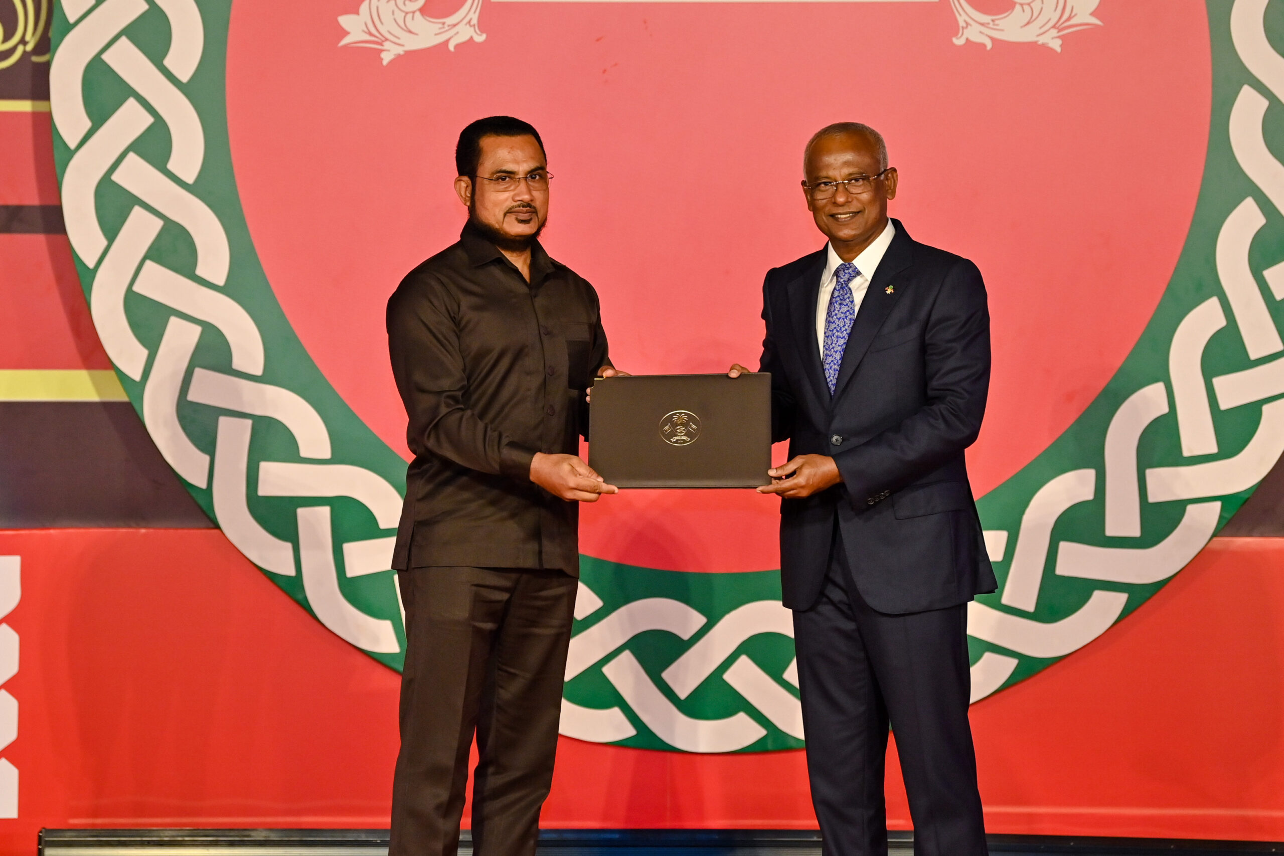 މިއަހަރުގެ ޤައުމީ އިނާމު 10 ބޭފުޅަކަށް، ހިތްވަރު ދިނުމުގެ ޤައުމީ އިނާމު 19 ބޭފުޅަކަށާއި 3 ފަރާތަކަށް ދެއްވައިފި