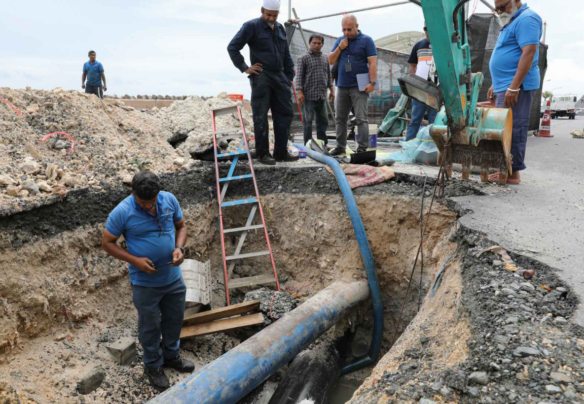 ފެންހޮޅި ފަޅައިގެން ގޮސް ލޮނުފެން ލީކުވާ މައްސަލަ ހައްލުކޮށްފި