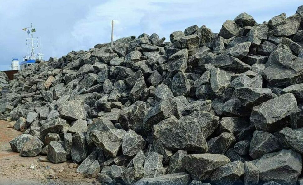 ބުރުނީ ގޮޑުދޮށް ހިމާޔަތްކުރުން: ބޮޑު ހިލައިގެ ފުރަތަމަ ޝިޕްމަންޓް ގެންގޮސްފި