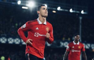 ރޮނާލްޑޯ 700 ވަނަ ލަނޑުޖެހި މެޗުން ޔުނައިޓެޑަށް މޮޅެއް