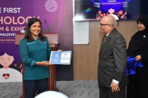 ފުރަތަމަ "ސައިކޮލޮޖީ ސިމްޕޯޒިޔަމް އެންޑް އެގްޒިބިޝަން" އިފުތިތާޙުކޮށްފި