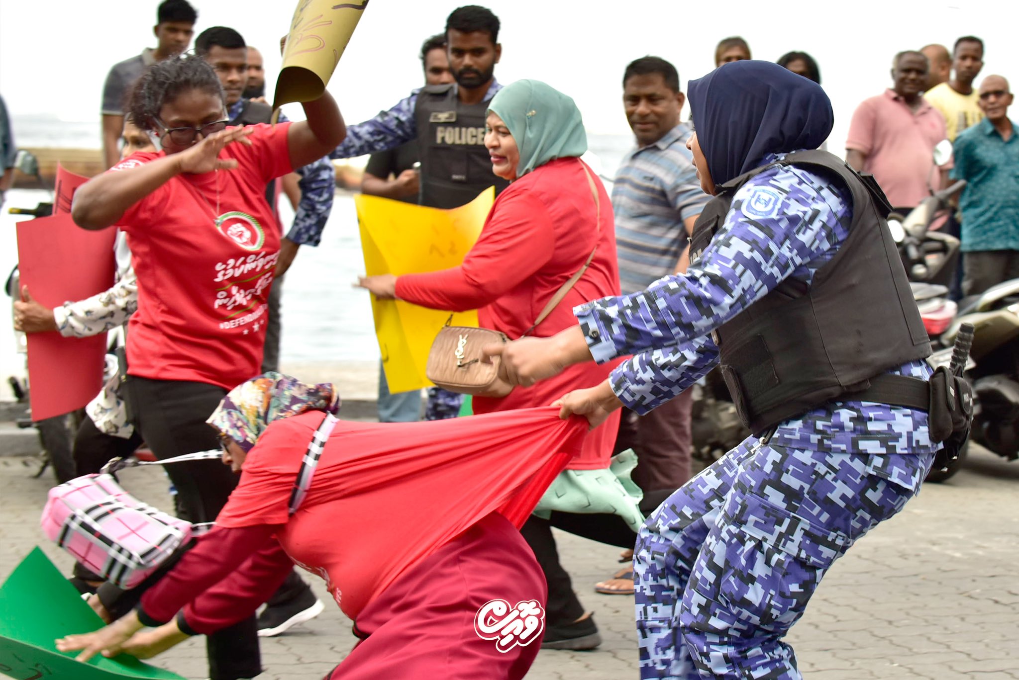 މުޒާހަރާ ރޫޅާލައި އަނިޔާކުރި މައްސަލަ މަޖިލީހުން ބަލައެއް ނުގަތް