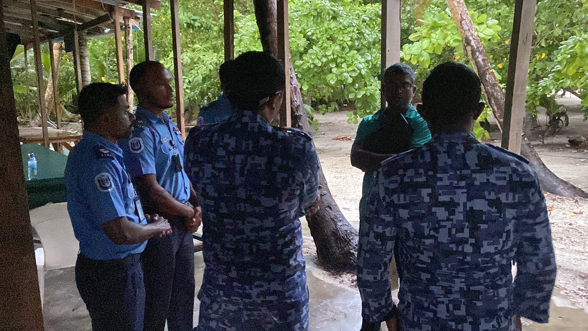 ސަރުކާރާއި މަޝްވަރާ ކުރުމަށް ނިންމައި، މުޒާހަރާގެ ބައިވެރިން ހުޅިދޫން ފައިބައިފި
