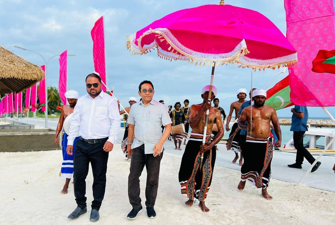 އިހަވަންދޫއިން ރައީސް ޔާމީނަށް "ރަދުންގެ" ފެންވަރުގެ މަރުހަބާއެއް!