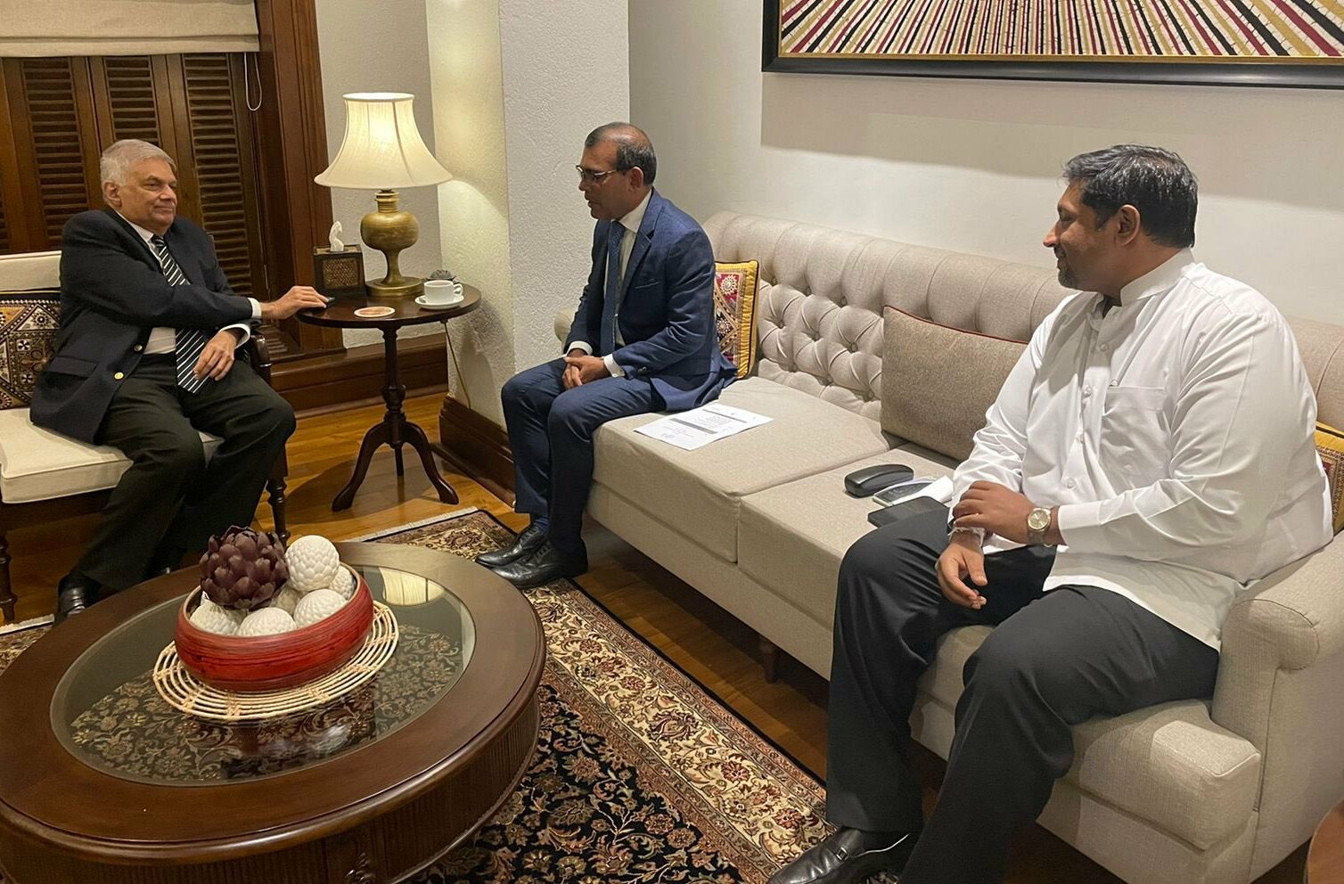 ރައީސް ނަޝީދު ލަންކާގެ ރައީސާއި ބައްދަލު ކުރައްވައިފި