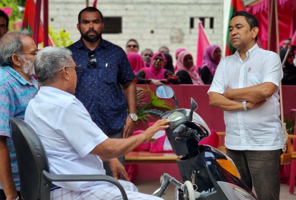 މުޒާހަރާ ކުރުމާއި، އެއްވެ އުޅުމާއި، ސިޔާސީ ވާހަކަ ދެއްކުމަށް މިހާރު ޖާގައެއްނެތް: ޔާމީން