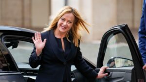 އިޓަލީގެ ފުރަތަމަ އަންހެން ބޮޑުވަޒީރު މަގާމުގެ ހުވާ ކުރައްވައިފި