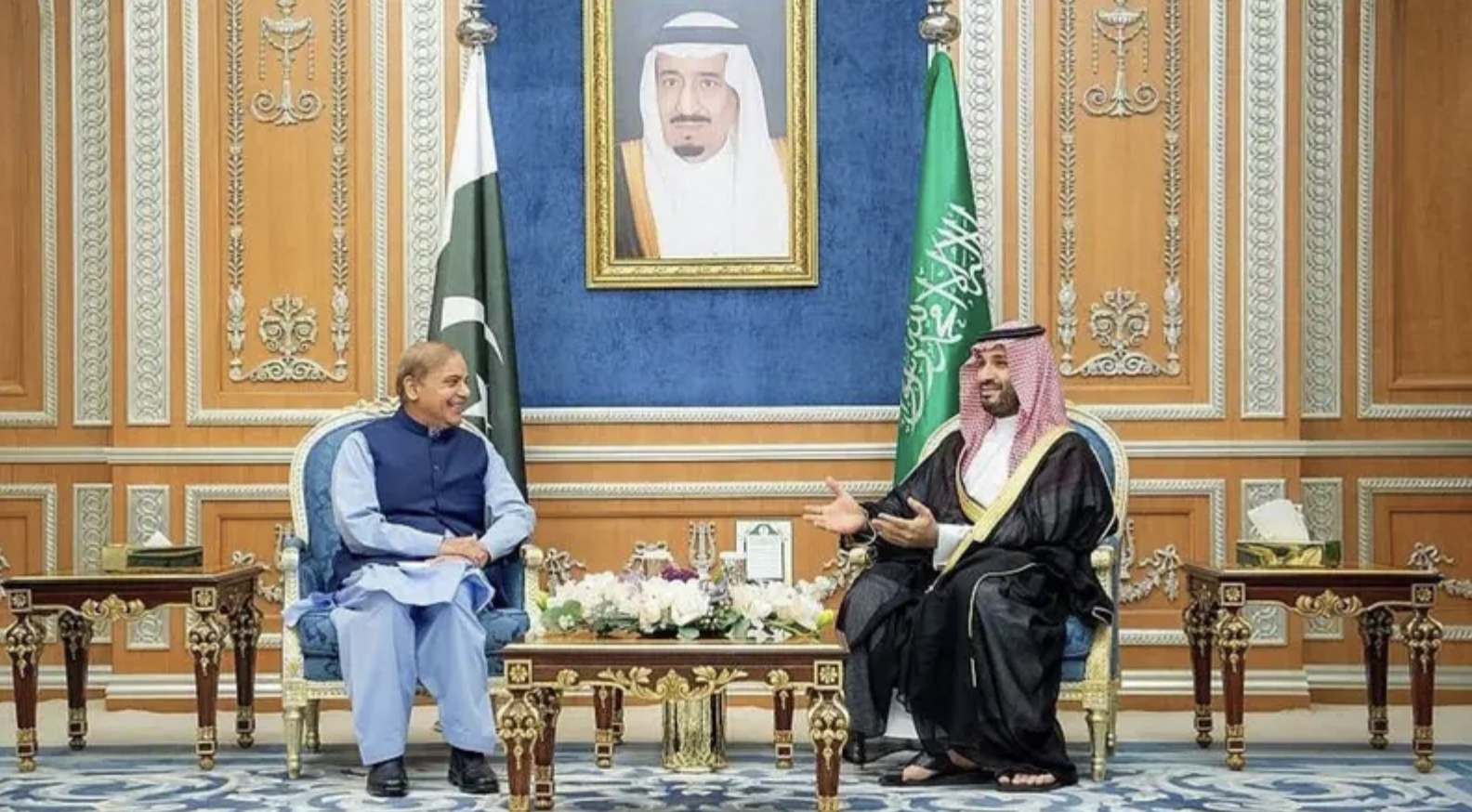 ޕާކިސްތާނުގެ ބޮޑުވަޒީރުއާއި އެމްބީއެސް ބައްދަލު ކުރައްވައިފި