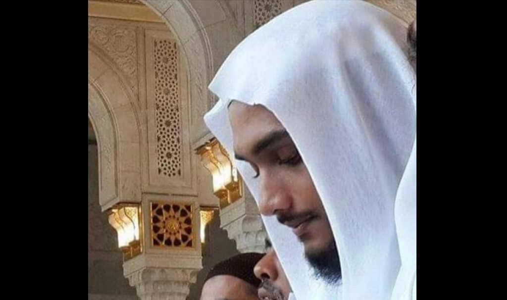 ސަލްމާން މިސްކިތުގެ އިމާމްކަމަށް، ބޮޑު މުސާރައަކާއެކު ޝެއިޚް އިލްޔާސްގެ ދަރިފުޅު