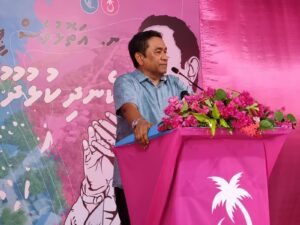 ބަންޑާރަނައިބު އަޒުލު ކުރަން އެބަޖެހޭ: ޔާމިން