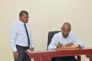 އަތޮޅު ތެރެއަށް ރައީސް ވެވަޑައިގެންފައިވާ ވައުދު ފުއްދޭނީ ޓެކްސް އިތުރުކޮށްގެން: އަލީ ނިޒާރު