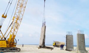 މަންދޫ ބަނދަރަށް ބޭނުންވާ ކޮންކްރީޓް ގަލުގެ ފުރަތަމަ ޝިޕްމަންޓް ގެންގޮސްފި