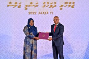 މަތީ ދަރަޖަ ހޯދި ދަރިވަރުންނާއި 1ވަނަ ދަރަޖައިގެ ޙާފިޡުންނަށް މެޑެލް ދެއްވައިފި