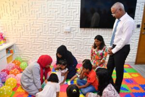 "ސްޓެލްކޯ ޗައިލްޑްކެއަރ ސެންޓަރ" އަށް ރައީސްގެ ދެކަނބަލުން ޒިޔާރަތްކުރައްވައިފި