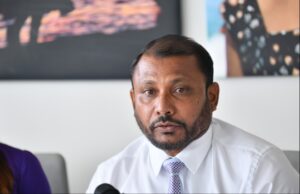 ޖިންސީ ފުރައްސާރައިގެ މައްސަލައެއްގައި ސަަސްޕެންޑްކުރި، ރިޔާޒު އަދިވެސް މުސާރަލިބޭގޮތަށް ގޭގައި!