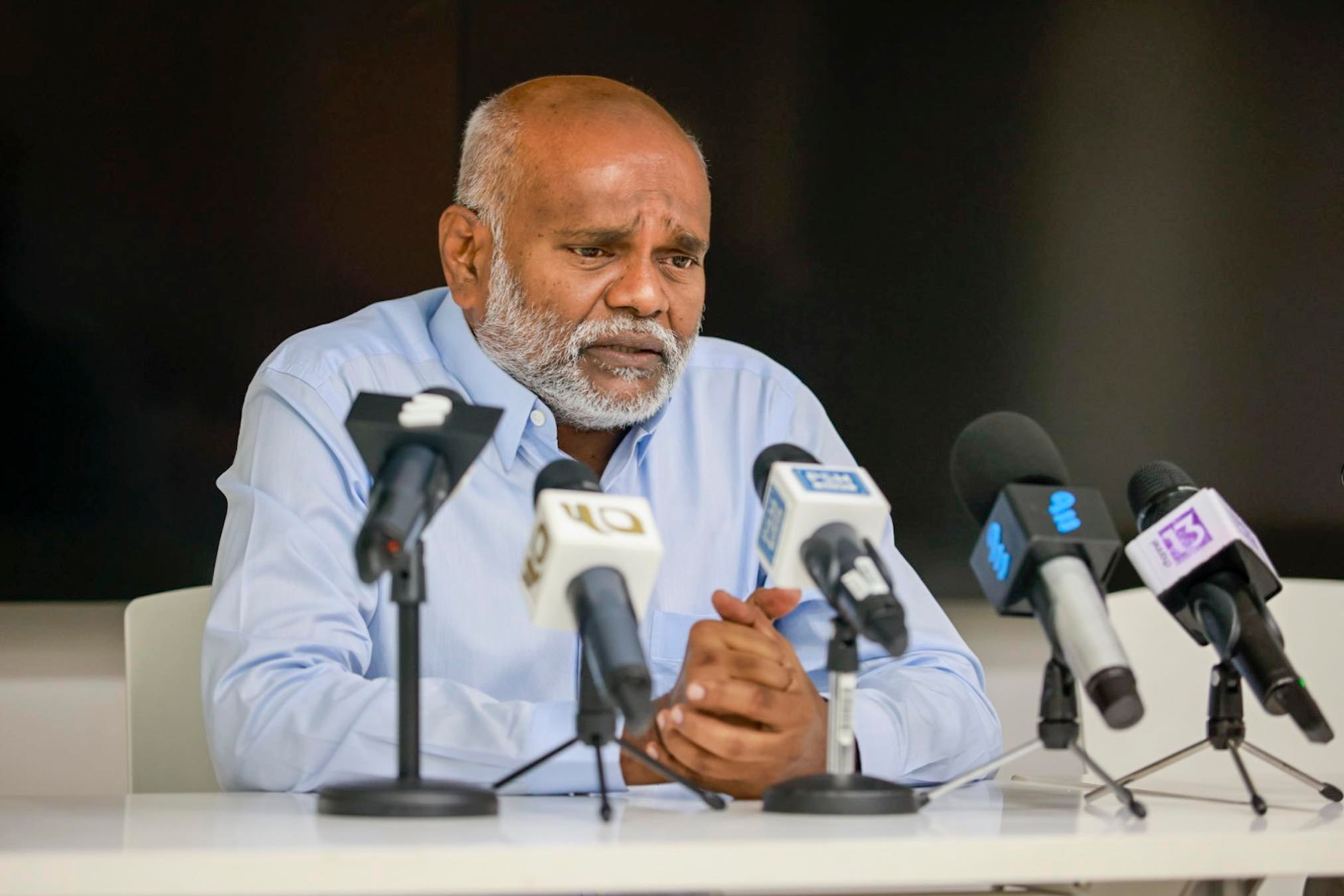 ޑރ.މުނައްވަރު ސަރުކާރަށް: "ރައްޔިތުން އިތުރަށް ނުފެލައި ތިކުރާ ބޭކާރު ޚަރަދުތައް ހުއްޓާލާ!"