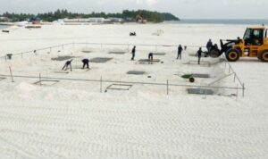 އަލިފުށީ އެއާޕޯޓްގެ ޢަމަލީ މަސައްކަތް ފަށައިފި، ބިން ހިއްކުންވެސް ކުރިއަށް