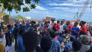 ލ.އަތޮޅާއި ތ.އަތޮޅުގެ މަސްވެރިން އިހްތިޖާޖުކުރަނީ