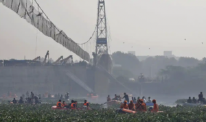 ބުރިޖް ވެއްޓުނު ހާދިސާއާއި ގުޅިގެން 9 މީހަކު ހައްޔަރު ކޮށްފި