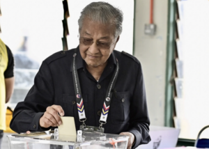 މަހާތީރަށް ގޮނޑި ކާމިޔާބު ނުކުރެވި، ސިޔާސީ ހަޔާތަށް ނިމުން!