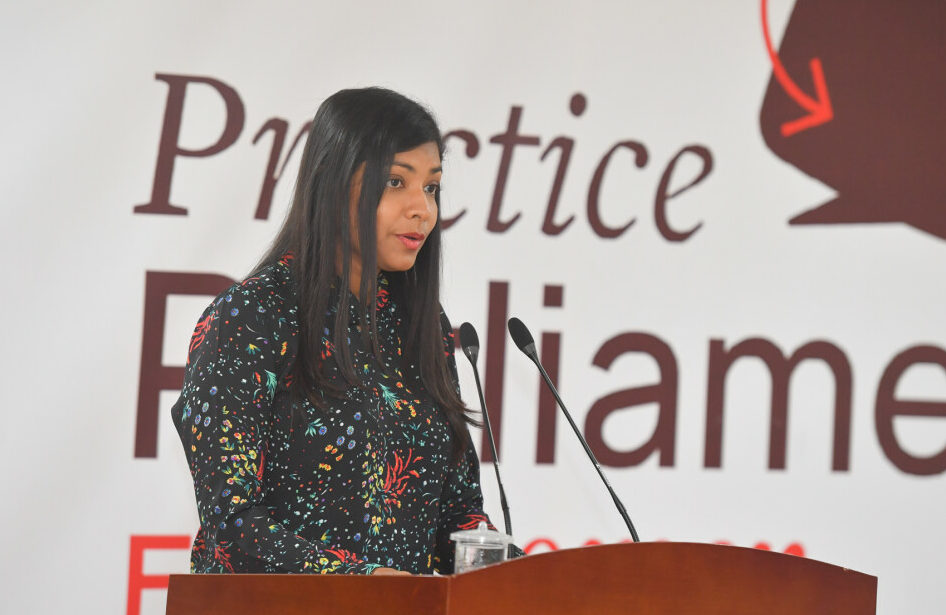 40 ފިރިހެނުން ފޮނުއެރުވިޔަސް ފަހަތަކަށް ނުޖެއްސޭނެ: ރޮޒޭނާ