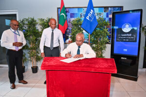 ސަމަރުބްލޫ އިބްރާހީމް މަނިކުގެ ތަޢުޒިޔާގެ ދަފްތަރުގައި ރައީސް ސާލިހު ސޮއިކުރައްވައިފި