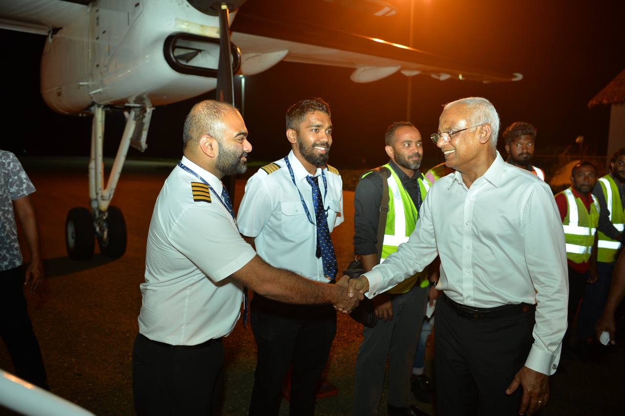 ހުވަދުއަތޮޅު އުތުރުބުރިއަށް ކުރެއްވި ދަތުރުފުޅު ނިންމަވާލައި ރައީސް މާލެ ވަޑައިގެންފި