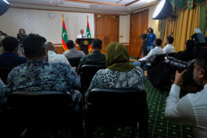 ނޫސްވެރިން އެކްރެޑިޓްކުރުމުގެ އާ އުސޫލެއް ބްރޯޑްކޮމުން އެކުލަވާލައިފި