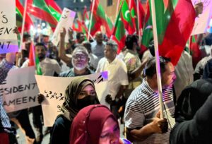 ރޭގެ މުޒާހަރާއިން ހައްޔަރުކުރި އެންމެން ދޫކޮށްލައިފި